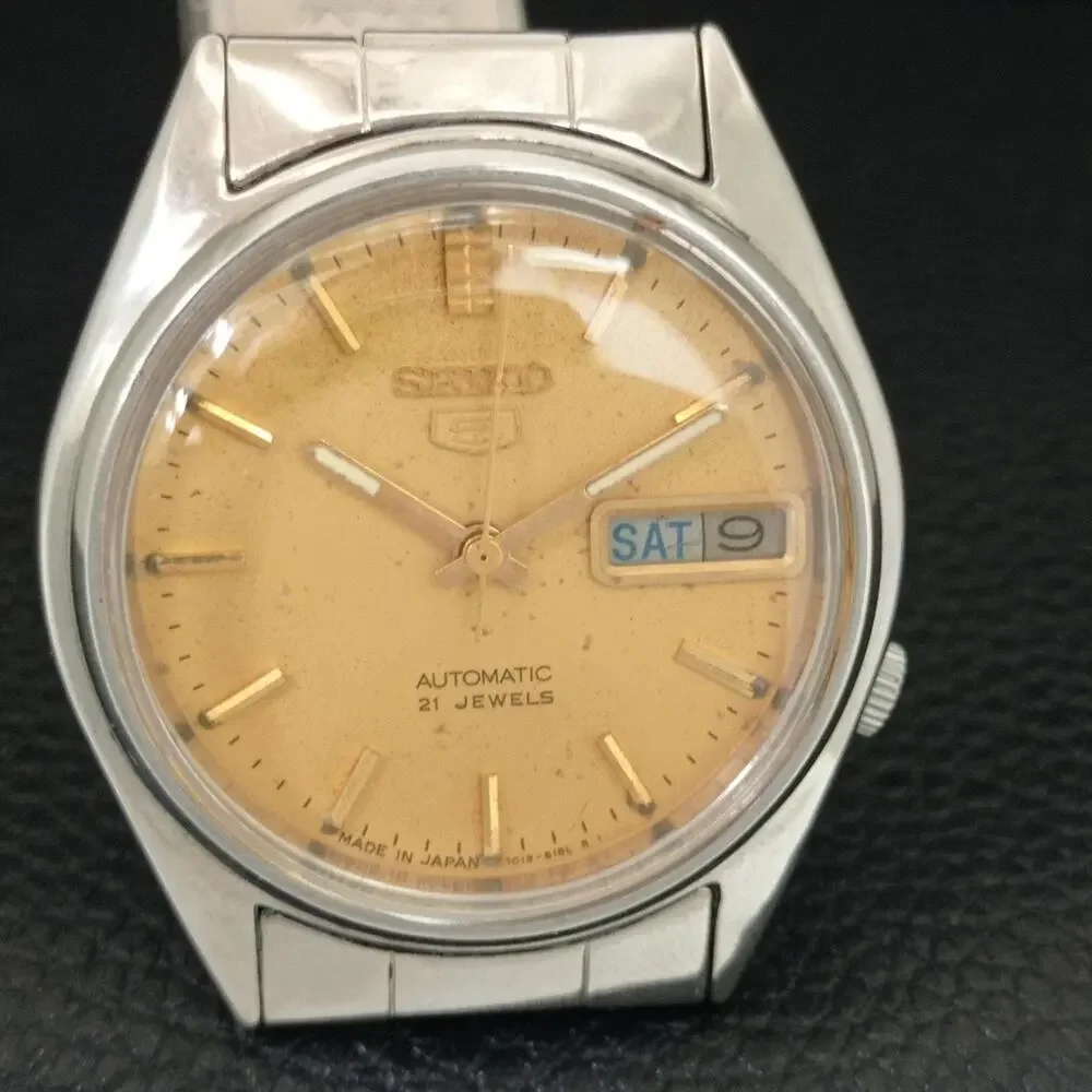 Vintage 1977 Seiko Automatic Mens Silver Watch W/daydate & Gold accents